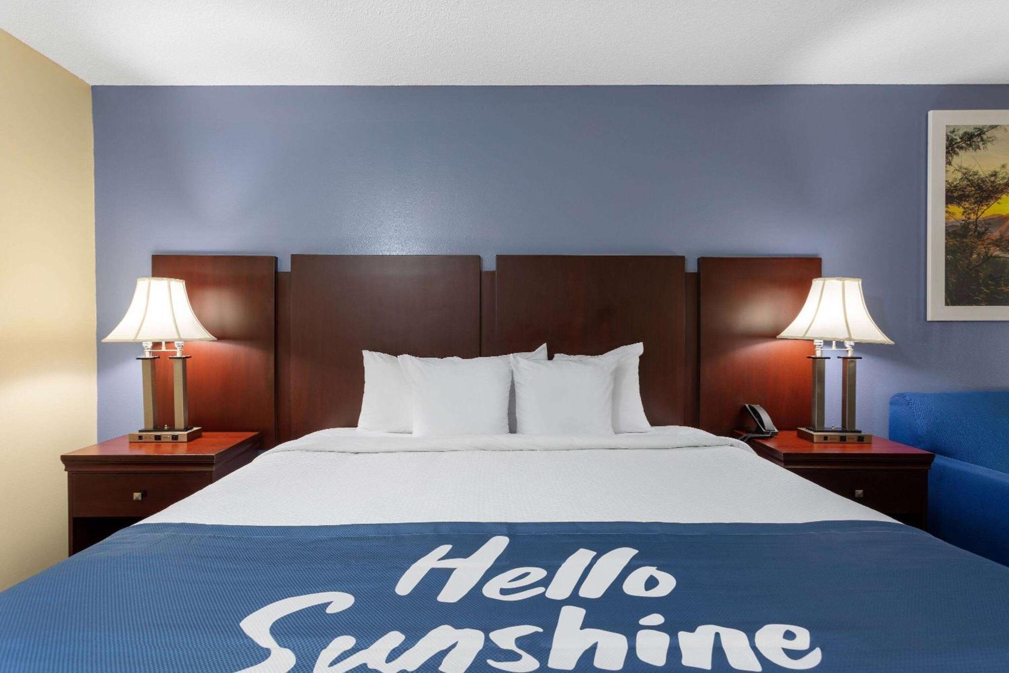 Days Inn By Wyndham צ'יפלי מראה חיצוני תמונה